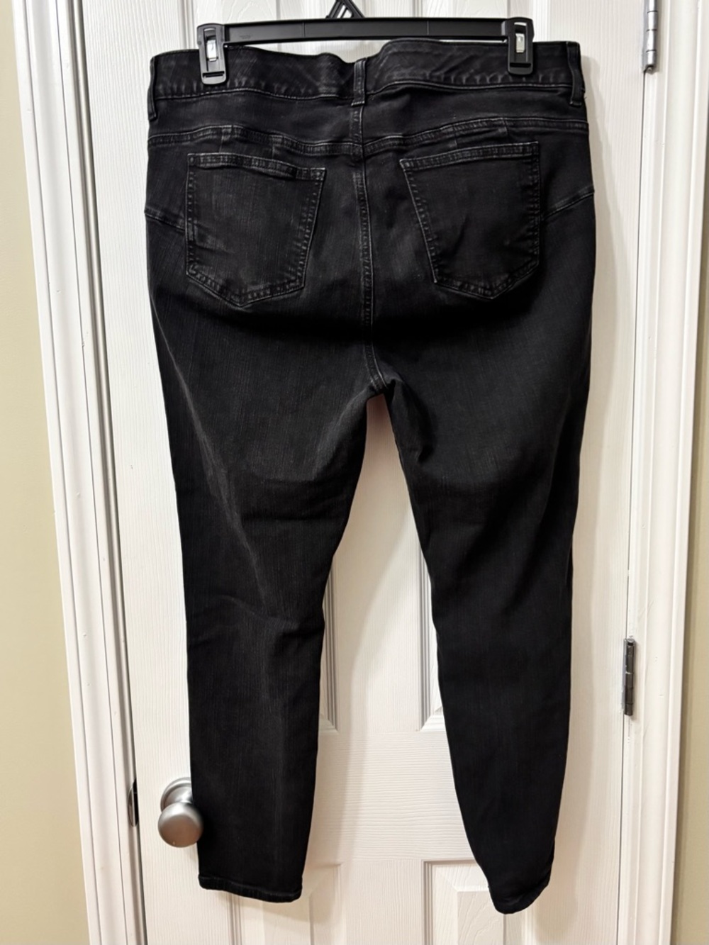 Torrid Bombshell Skinny Black Destructed Jeans Women’s Plus Size 20 Short - Picture 7 of 8